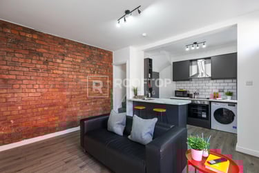 2 bed house, Glossop Grove, Rampart Road, Leeds, LS62LH - Image 1