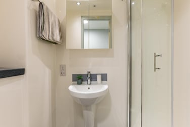 Gold Plus Studio at Venue Studios, 333-337 New Cross Road, Lewisham, London, SE146FS - Image 4