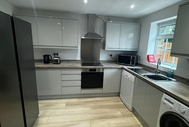 4 bed house, Kingfisher Way, City Centre, Loughborough, LE113NF - Image 1