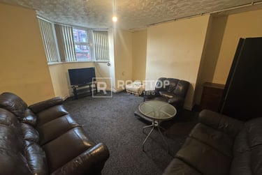 7 bed house, Brudenell Mount, Hyde Park, Leeds, LS61HT - Image 1