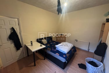 7 bed house, Brudenell Mount, Hyde Park, Leeds, LS61HT - Image 8