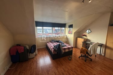 7 bed house, Brudenell Mount, Hyde Park, Leeds, LS61HT - Image 4