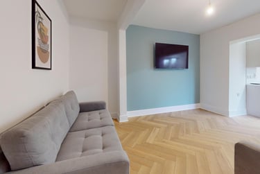 6 bed house, Long Acres, Gilesgate, Durham, DH11JF - Image 1