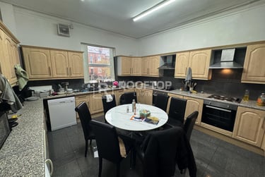 8 bed house, Consort Terrace, Woodhouse, Leeds, LS31ET - Image 5