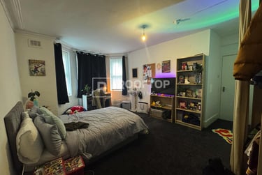 8 bed house, Consort Terrace, Woodhouse, Leeds, LS31ET - Image 10