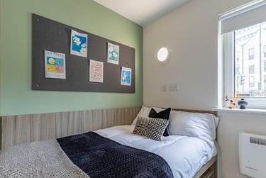 Accessible Ensuite at Hamwic Hall, Cook STreet, City Centre, Southampton, SO141YA - Image 2