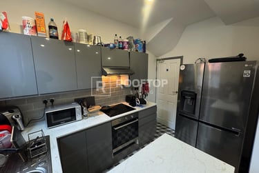 4 bed house, Pennington Terrace, Rampart Road, Leeds, LS62JJ - Image 1