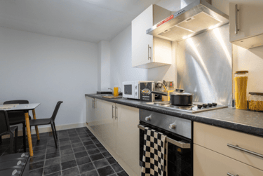 Gold Non Ensuite at The Grafton, 60 Grafton Street, Ardwick, Manchester, M139NT - Image 6