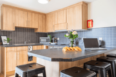 Silver Ensuite at Hotwells House, 192-216 Hotwell Road, Clifton, Bristol, BS84UR - Image 3