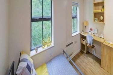 Gold Studio at Hotwells House, 192-216 Hotwell Road, Clifton, Bristol, BS84UR - Image 1