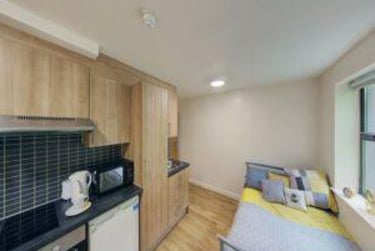 Gold Studio at Hotwells House, 192-216 Hotwell Road, Clifton, Bristol, BS84UR - Image 3