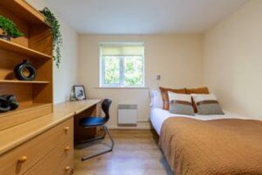 Bronze 2 Bed Apartment - Image 1