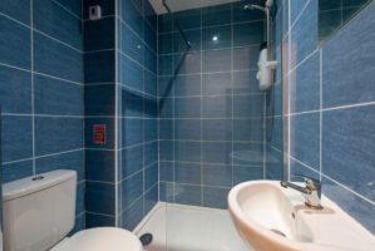 Gold Non Ensuite at Castle Gate, 33-44 Castle Gate, City Centre, Nottingham, NG17AT - Image 3