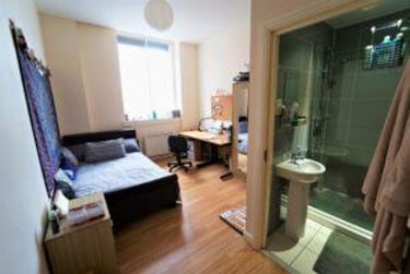 Silver Ensuite - Image 3