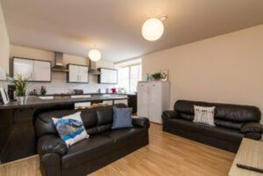 Silver Ensuite - Image 6