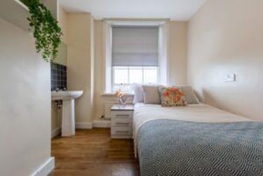 Silver Non Ensuite - Image 3