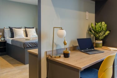 Penthouse 2 Bed Apartment at Symons House, Belgrave Street, Burley Park, Leeds, LS28DD - Image 8