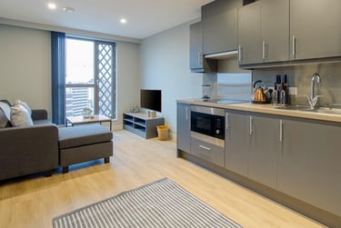 Penthouse 2 Bed Apartment at Symons House, Belgrave Street, Burley Park, Leeds, LS28DD - Image 10