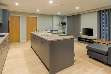 Classic 4 Bed Ensuite at Symons House, Belgrave Street, Burley Park, Leeds, LS28DD - Image 17