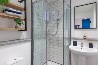 Classic Ensuite at The Priory, Springfield Mount, University Of Leeds, Leeds, LS29NG - Image 2