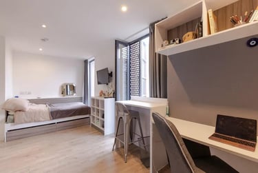 Silver Studio - Image 1