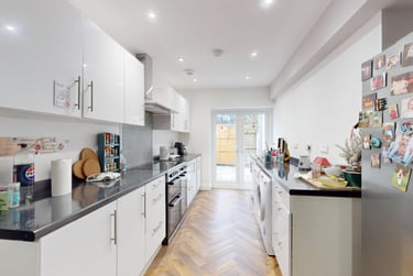 6 bed house, Vernon Park, Twerton, Bath, BA23DD - Image 1