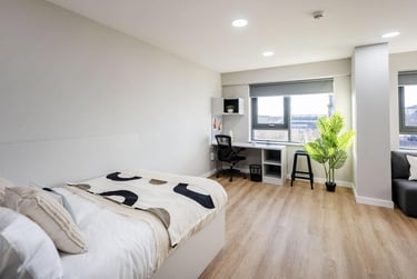 Superior Studio at Clyde Court, Jocelyn Square, City Centre, Glasgow, G15JY - Image 4