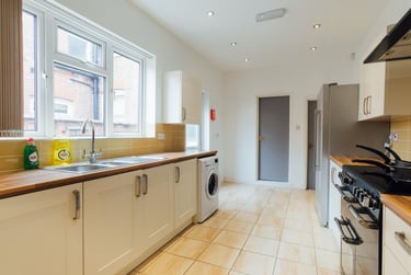 6 bed house, Storer Road, City Centre, Loughborough, LE115EH - Image 2