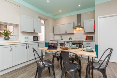 6 bed house, West Parade, West End, Lincoln, LN11QL - Image 2