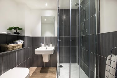 5 Bed Cluster En-suite at Lumis Student Living, 2 Southgates, City Centre, Leicester, LE15PX - Image 3