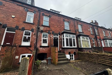 2 bed house, Royal Park Terrace, Hyde Park, Leeds, LS61EX - Image 2
