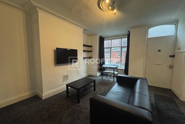 2 bed house, Royal Park Terrace, Hyde Park, Leeds, LS61EX - Image 3