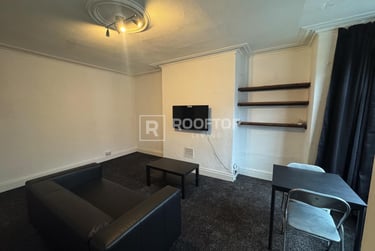 2 bed house, Royal Park Terrace, Hyde Park, Leeds, LS61EX - Image 4