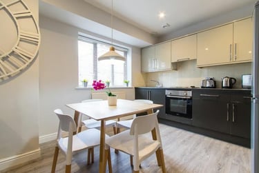 3 bed house, Victoria Court Mews, Hyde Park, Leeds, LS61PD - Image 2
