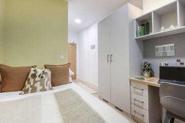 Classic En-Suite at St Gabriels, Oxford Place, City Centre, Manchester, M145RP - Image 1