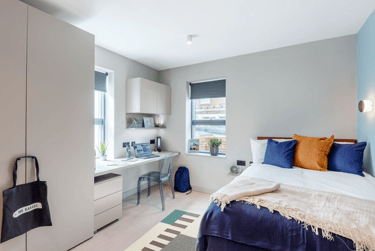 Deluxe Studio - Image 1