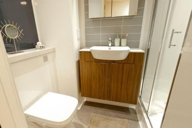 Luxury Studio at Bankside Student Living, Walnut Tree Close, City Centre, Guildford, GU14JF - Image 4