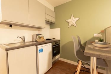 Luxury Studio at Bankside Student Living, Walnut Tree Close, City Centre, Guildford, GU14JF - Image 5