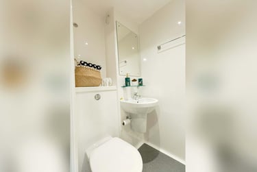 Large Studio at Luneside, St Georges Quay, Fairfield, Lancaster, LA15JT - Image 3