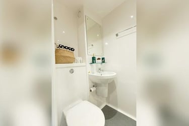 Large Studio Accessible at Luneside, St Georges Quay, Fairfield, Lancaster, LA15JT - Image 4