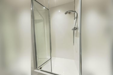 Large Studio Accessible at Luneside, St Georges Quay, Fairfield, Lancaster, LA15JT - Image 6