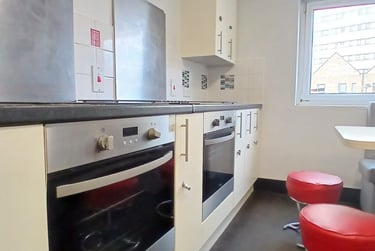 Accessible Ensuite at Hamwic Hall, Cook STreet, City Centre, Southampton, SO141YA - Image 9