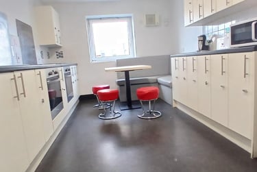 Accessible Ensuite at Hamwic Hall, Cook STreet, City Centre, Southampton, SO141YA - Image 11