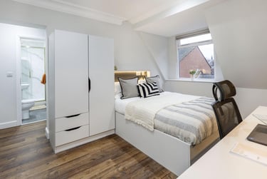 One Bed Apartment - Image 2