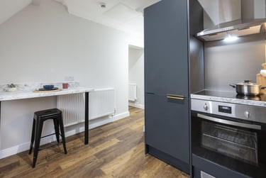 One Bed Apartment - Image 3