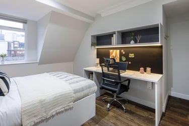 One Bed Apartment - Image 1