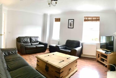 5 bed house, Kingfisher Way, City Centre, Loughborough, LE113NF - Image 2