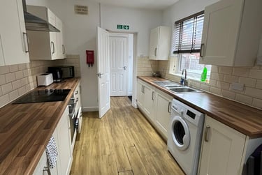 6 bed house, Storer Road, City Centre, Loughborough, LE115EH - Image 1