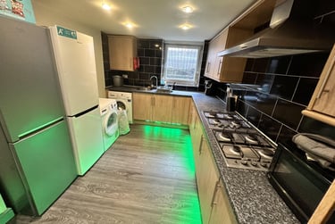 8 bed house, Mayville Avenue, Hyde Park, Leeds, LS61NQ - Image 1