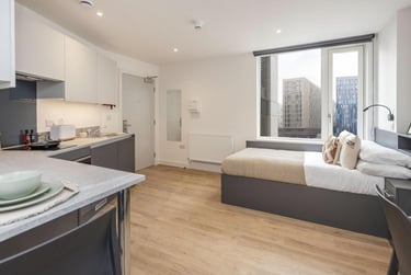 Deluxe Studio at Sheares Hall, 2 St James Boulevard, City Centre, Newcastle, NE45SS - Image 1